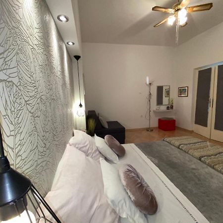 Apartment Sara Трогир Екстериор снимка