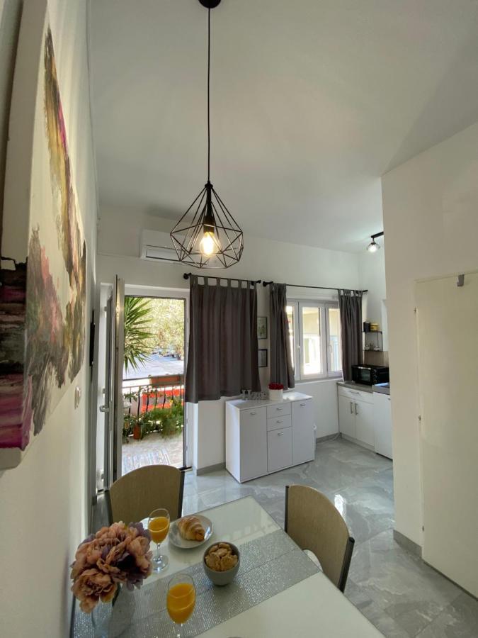 Apartment Sara Трогир Екстериор снимка