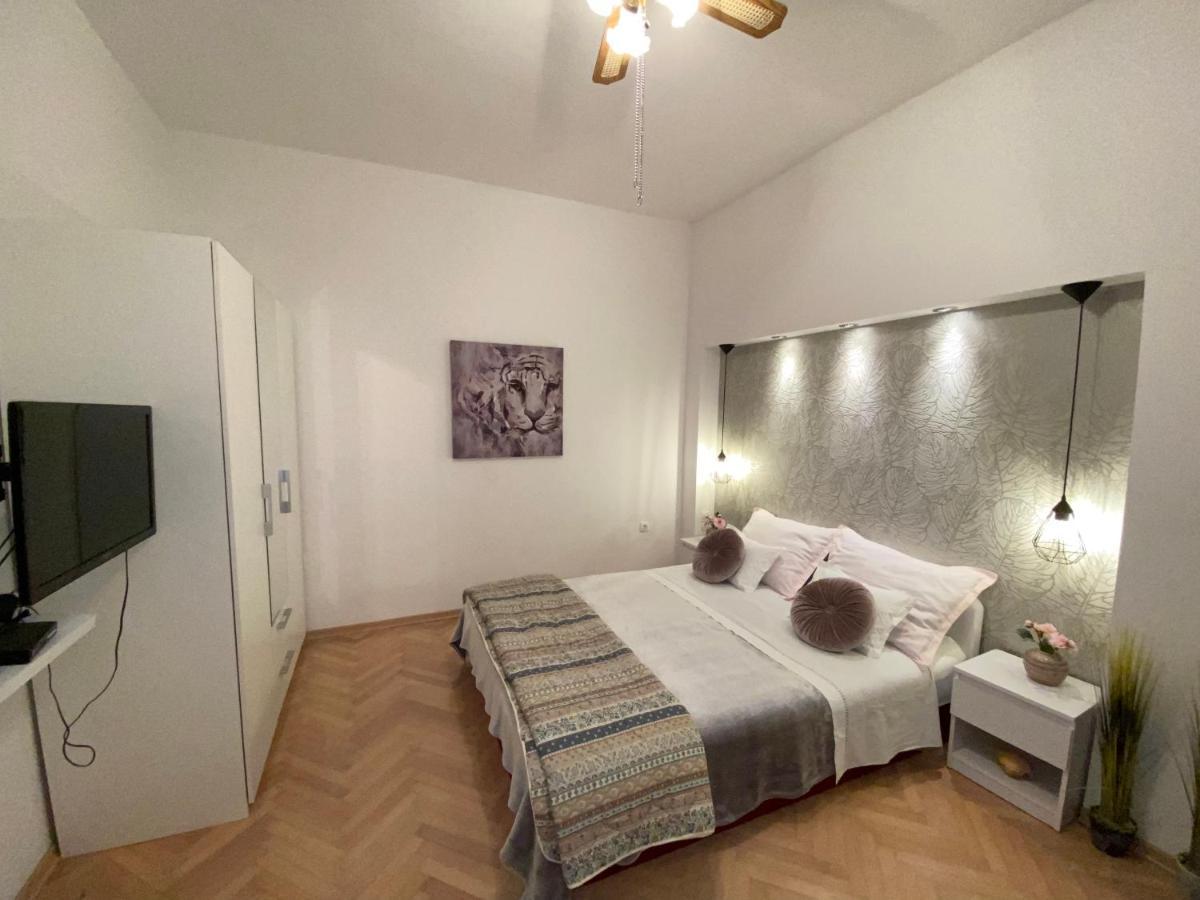 Apartment Sara Трогир Екстериор снимка