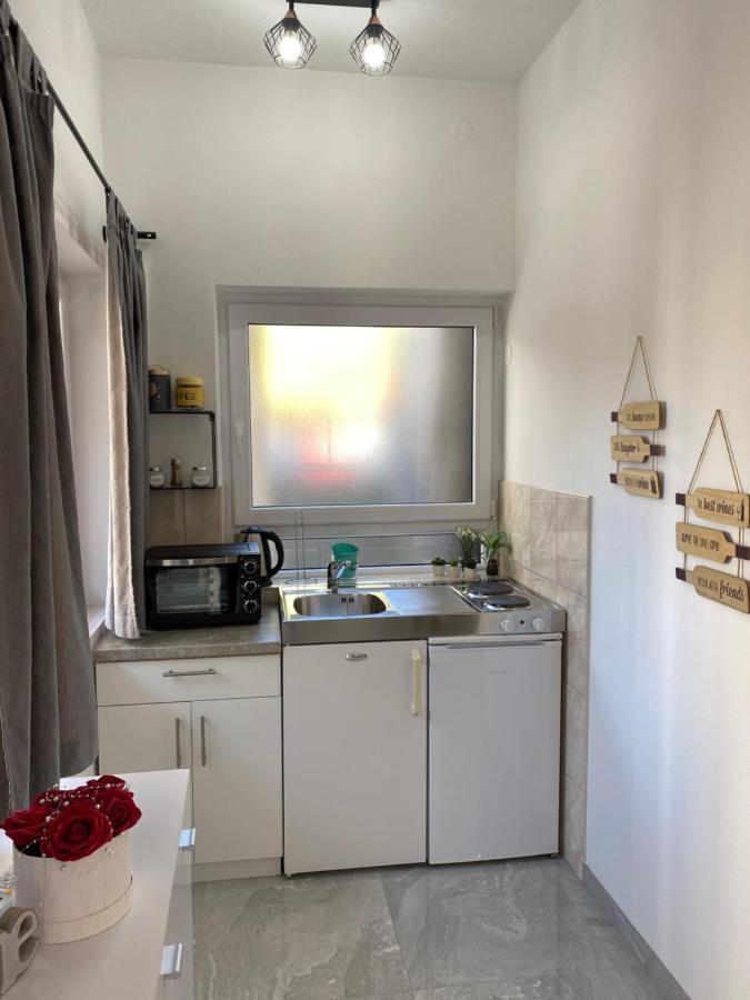 Apartment Sara Трогир Екстериор снимка