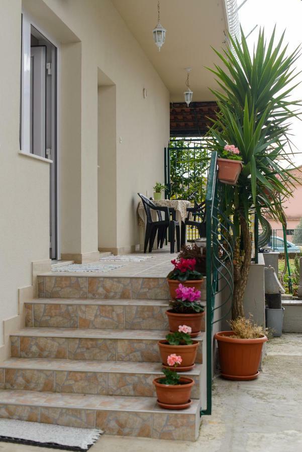 Apartment Sara Трогир Екстериор снимка