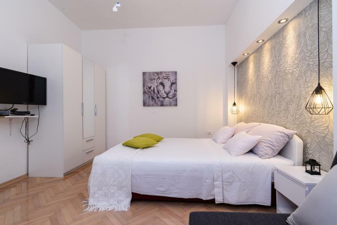 Apartment Sara Трогир Екстериор снимка