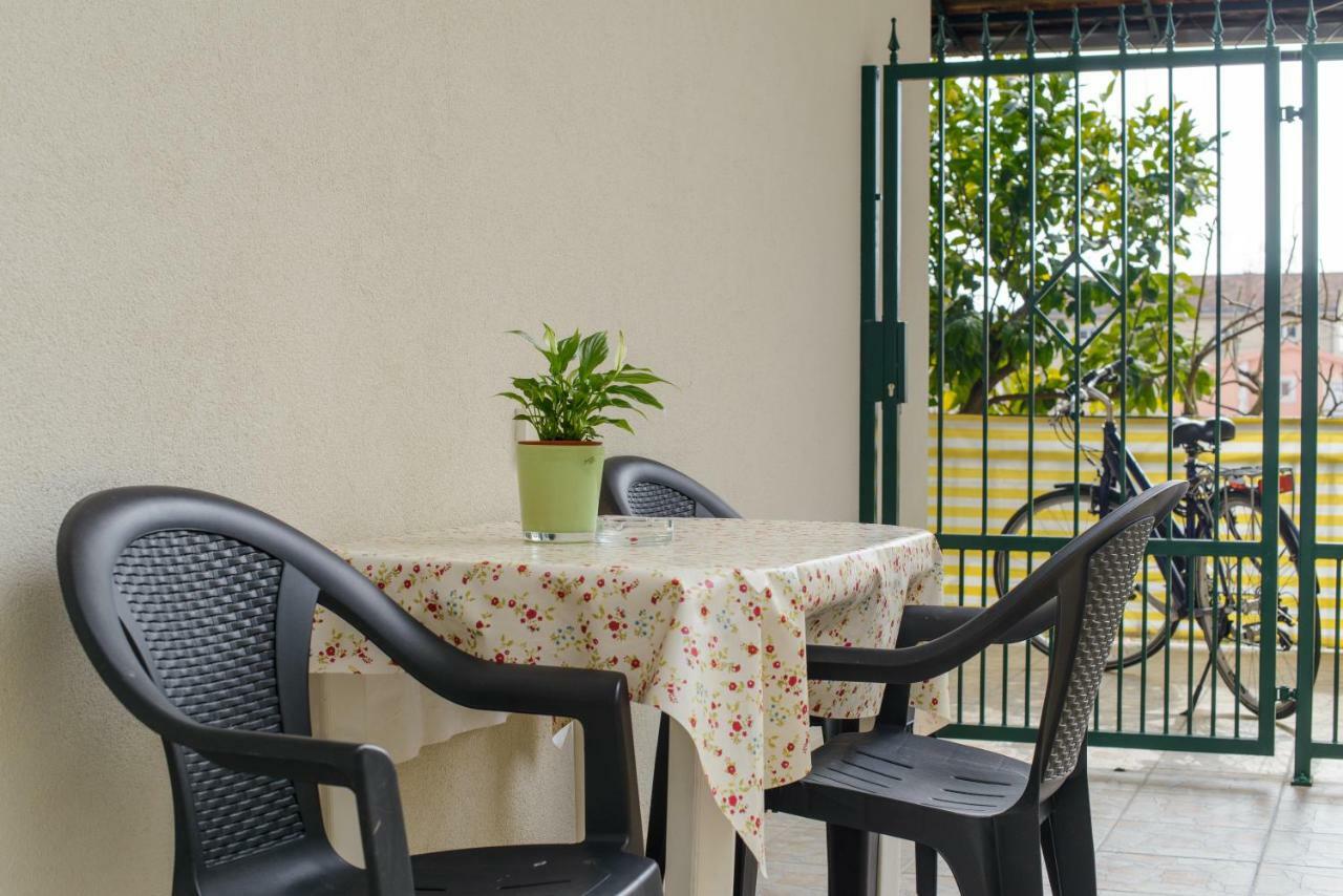Apartment Sara Трогир Екстериор снимка